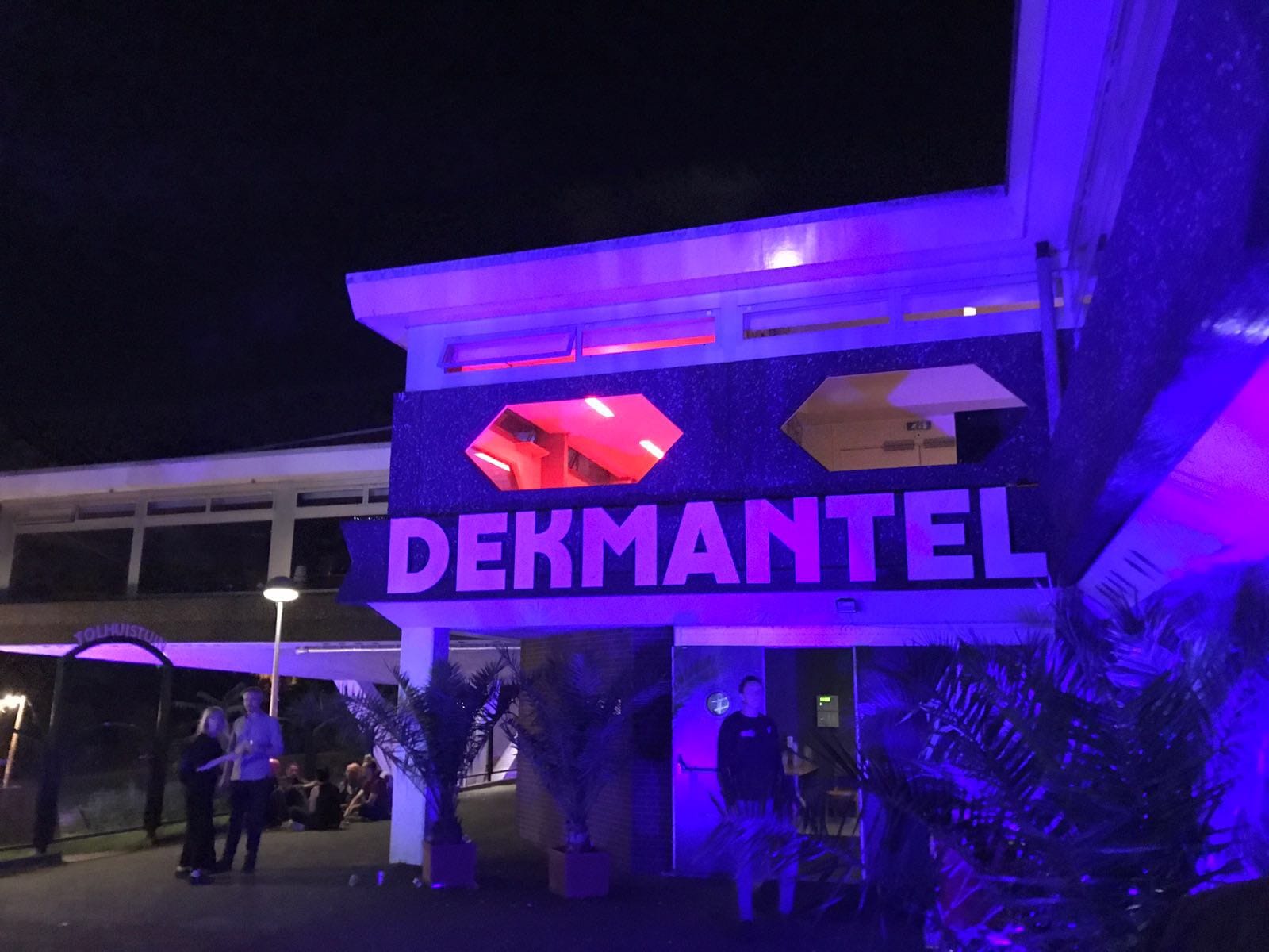 Signing: Dekmantel